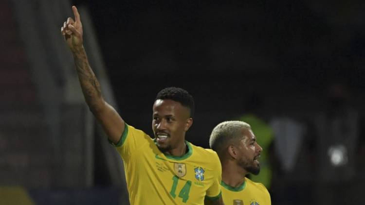 Brasil juega ante Chile por un lugar en semifinales
