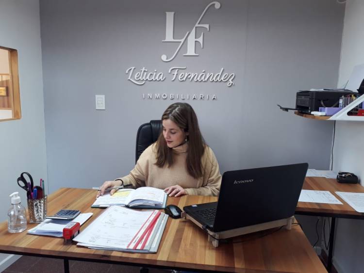 Leticia Fernández propietaria de Inmobiliaria, esta mañana en ''A Primera Hora''