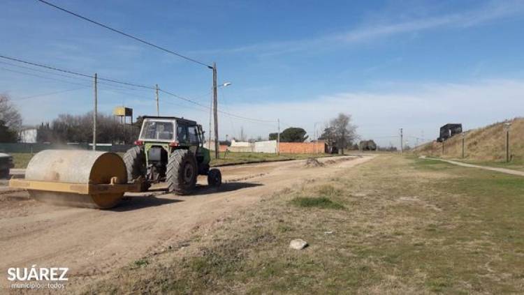 Repaso y entoscado de calles en Barrio Puente Chico⠀