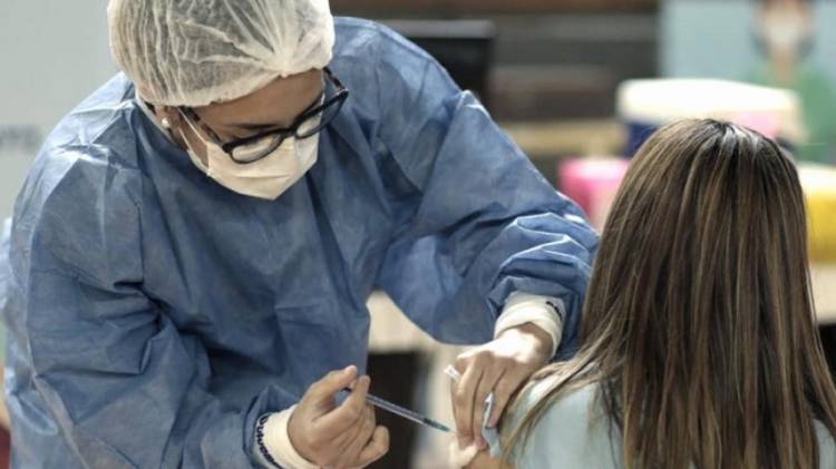 Córdoba comenzará a vacunar este lunes con el esquema combinado
