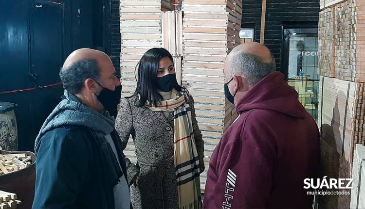 El Intendente Municipal @ricardomoccero recorrió talleres de confección de indumentaria y calzado en plena producción