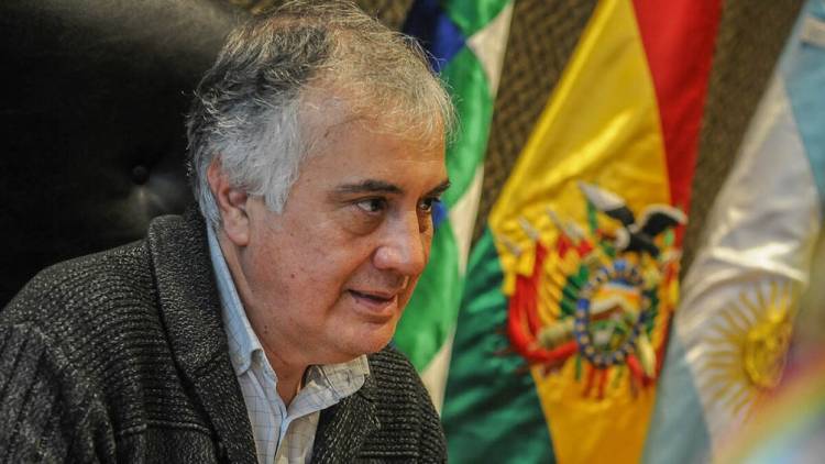 El embajador de Bolivia en Argentina dijo que Macri "debería reconocer" el tráfico de armas a su país