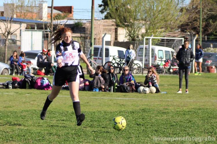 Fútbol Femenino: Las Tatanas siguen sacando ventaja⠀