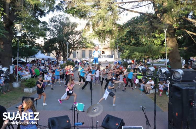 Los adultos disfrutaron de una tarde recreativa en la plaza San Martín 