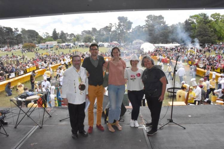 Pigüé: todas las imágenes que dejó otra increíble edición de la Fiesta de la Omelette Gigante