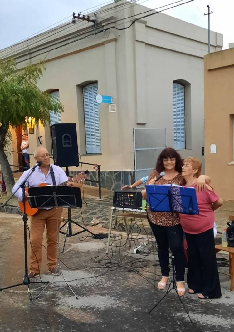 FM Suarense 101.9 dijo presente en el encendido del árbol navideño del pueblo Santa María