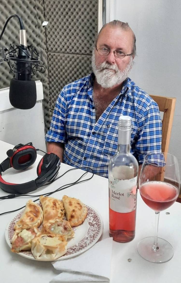 Hoy con un Merlot Rosé, el señor del vino presente en FM Suarense 101.9