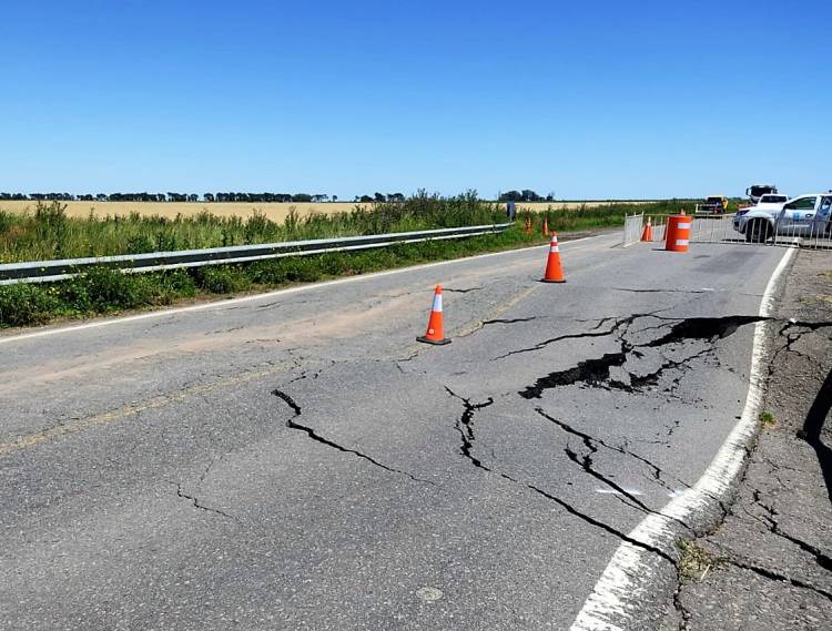 PUENTE CUERO DE ZORRO: vialidad nacional incorpora mas maquinaria para ejecutar la obra de emergencia