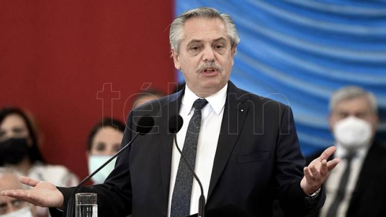 El Presidente encabeza ceremonia de ascenso de miembros de las Fuerzas Armadas