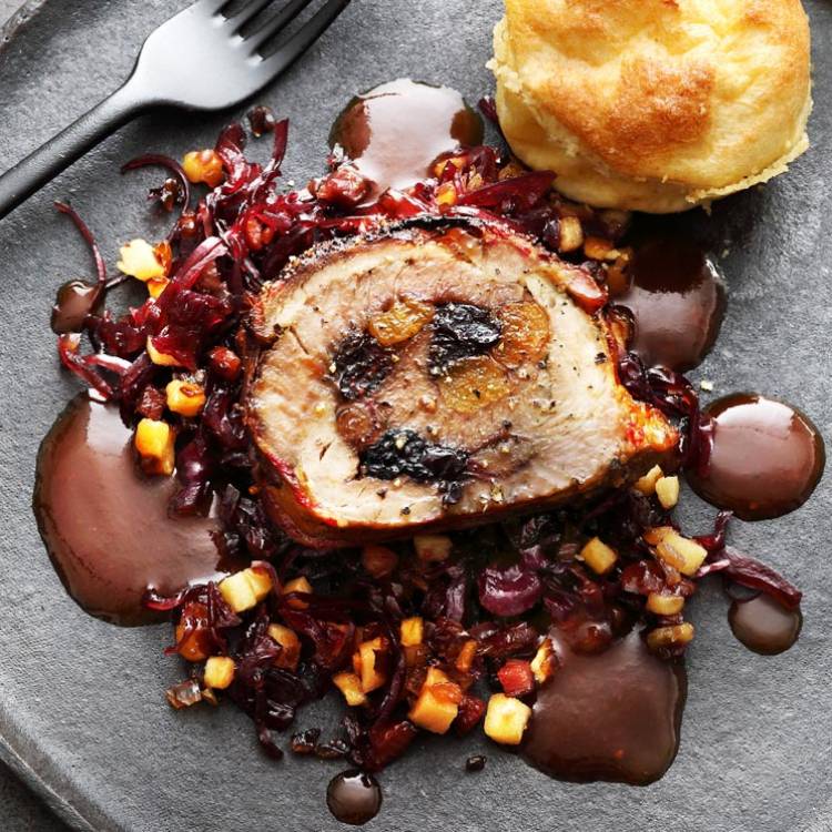 Solomillo de cerdo relleno de manzana y lombarda