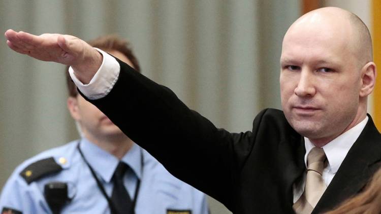 La fiscalía noruega pidió mantener detenido al neonazi que mató a 77 personas