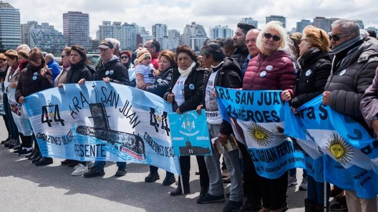 Familiares de los fallecidos en el ARA San Juan piden que Macri no pueda viajar a Uruguay