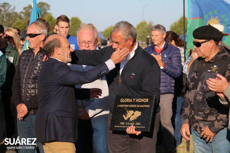 40 años de Malvinas: La Gloriosa Gesta de nuestros combatientes volvió a unir al pueblo de Coronel Suárez