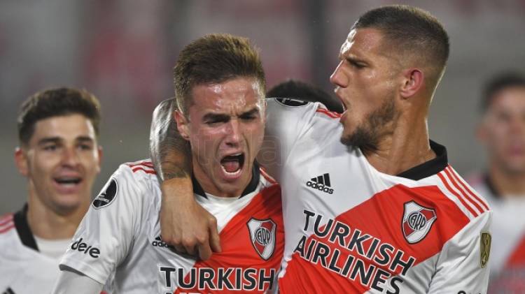 River logró la clasificación a octavos con una goleada ante Colo Colo
