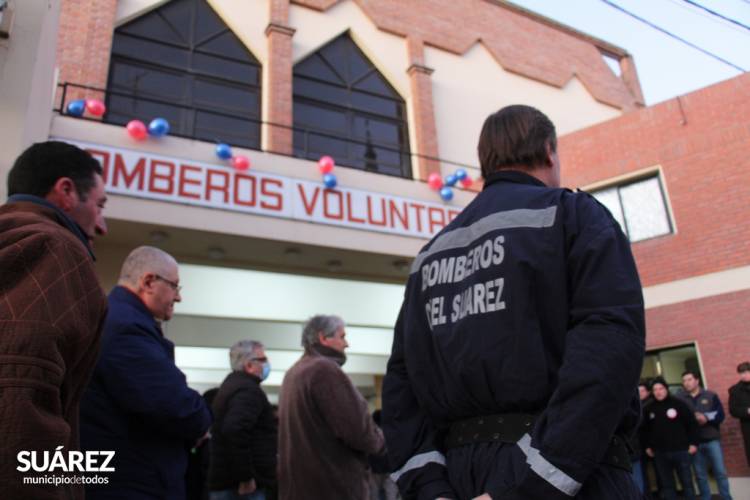 El Intendente Municipal acompañó a los Bomberos Voluntarios de Coronel Suárez en el tradicional desayuno