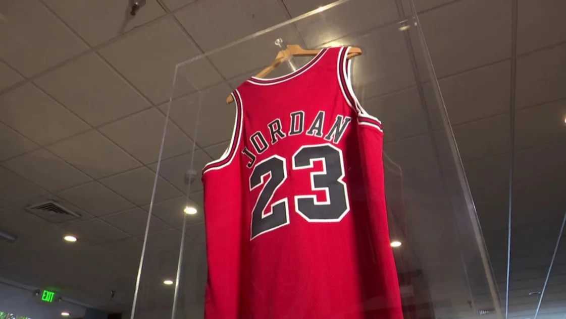 Subastan una camiseta de Jordan, a un valor que sólo se compara con la de Maradona