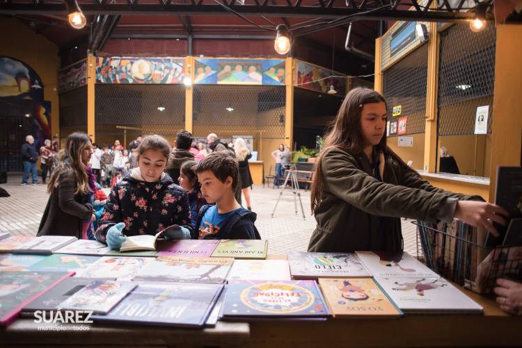 Comenzó la Feria del Libro de Coronel Suárez