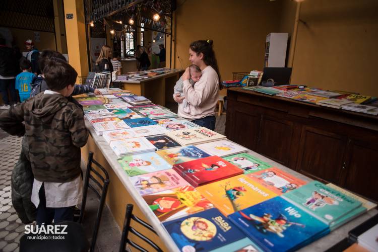 Comenzó la Feria del Libro de Coronel Suárez