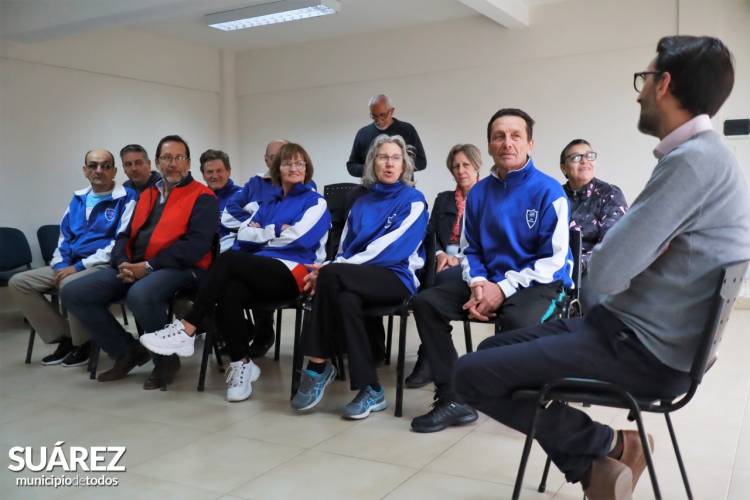 El equipo “campeón provincial” de NewCom recibió la distinción del Municipio