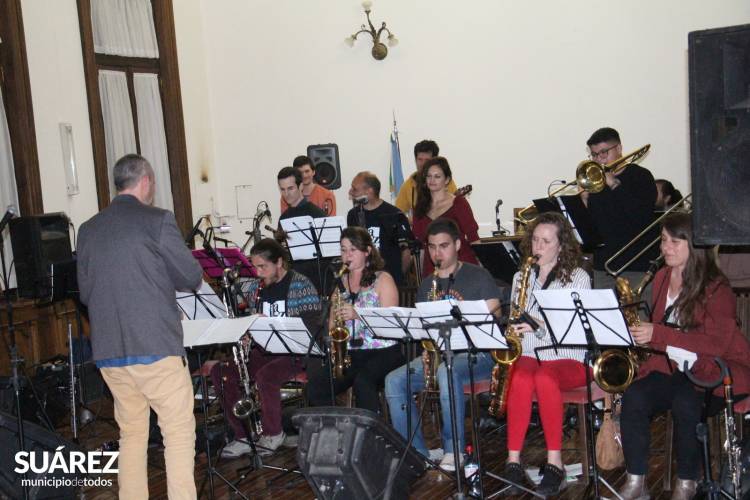 Majestuosa presentación de la Big Band Regional