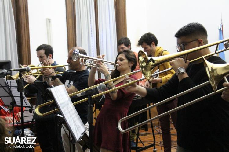 Majestuosa presentación de la Big Band Regional