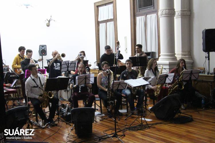 Majestuosa presentación de la Big Band Regional