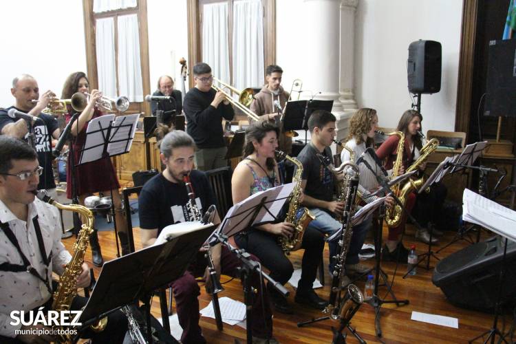 Majestuosa presentación de la Big Band Regional