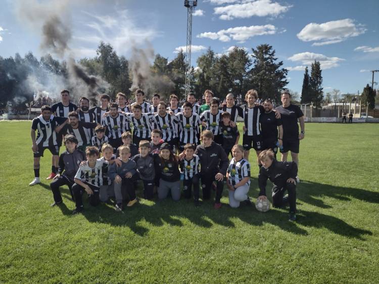 Blanco y Negro y Racing son finalistas, el sueño de Club El Progreso e Independiente quedó trunco.