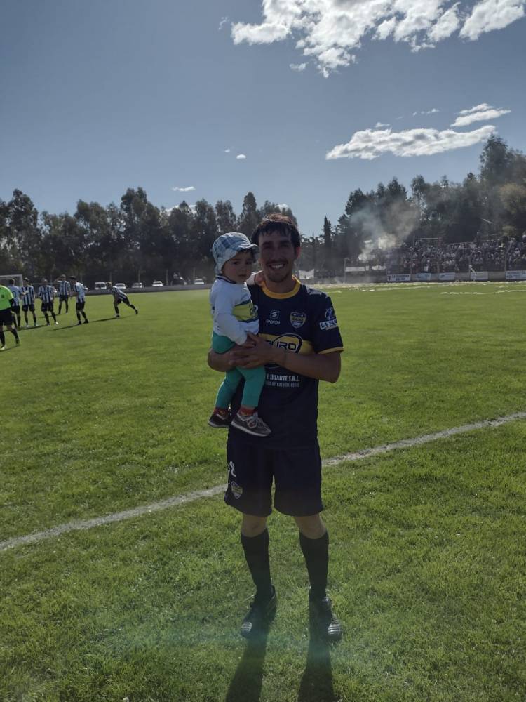 Blanco y Negro y Racing son finalistas, el sueño de Club El Progreso e Independiente quedó trunco.