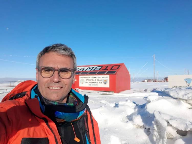 La felicidad del rector de la UNS Daniel Vega desde la Antártida: “Nunca me imaginé un viaje así” tras un encuentro del Consejo Interinstitucional de Ciencia y Tecnología