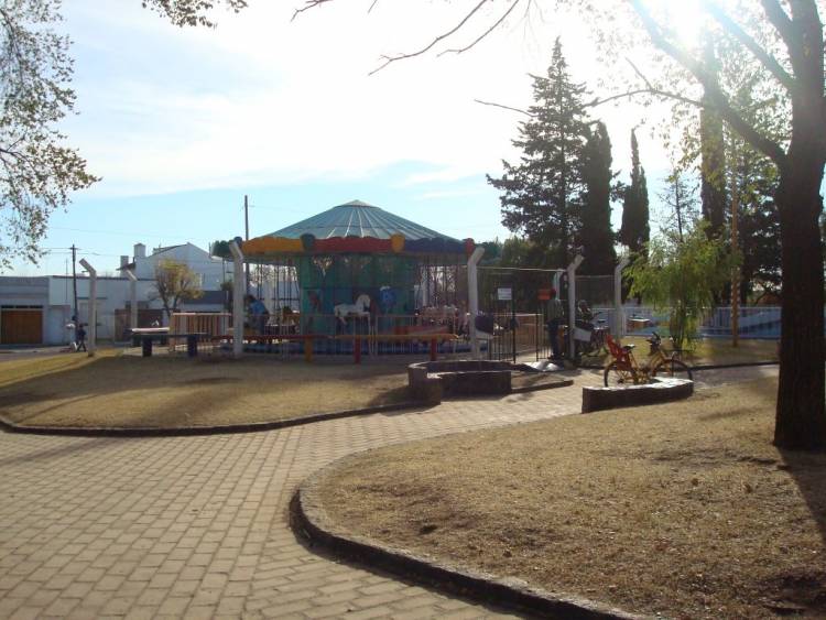 Puesta en valor de la histórica calesita de la Plaza Tambor de Tacuarí
