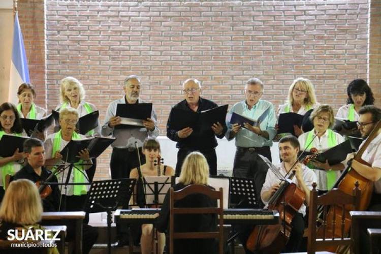 El Coro Municipal “Héctor David” Long brindó un espectacular concierto Navideño