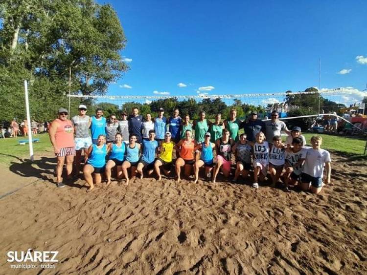 El equipo “Los Ordoñe’s” se quedó con el torneo de Beach Vóley mixto