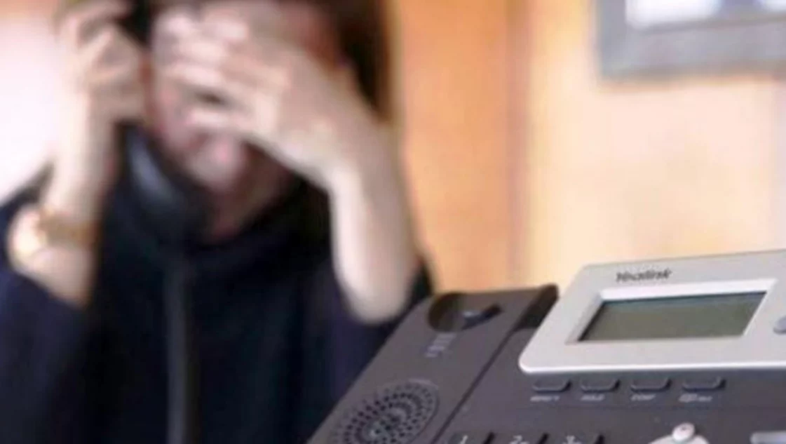 Cuento del tío: engañaron a una jubilada y le robaron 11 mil dólares