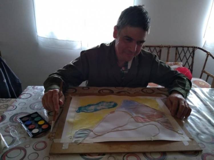 Es ciego, tiene 53 años y patina en el club El Nacional