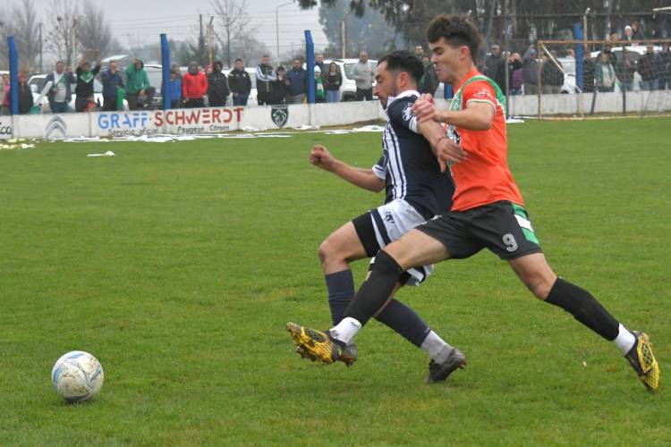 Empleados de Comercio y Racing son finalistas del Fútbol de la Liga Regional