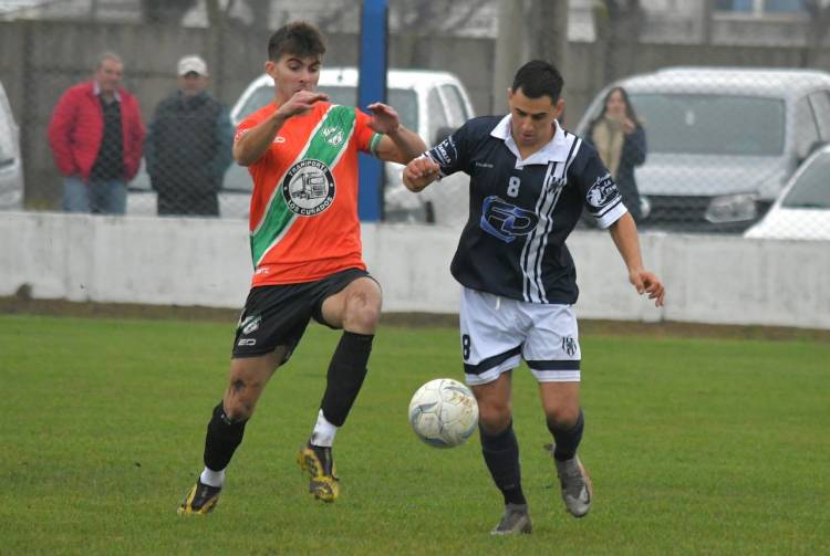 Empleados de Comercio y Racing son finalistas del Fútbol de la Liga Regional