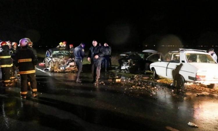 Fuerte choque entre cuatro autos en la Ruta 67: tres personas heridas