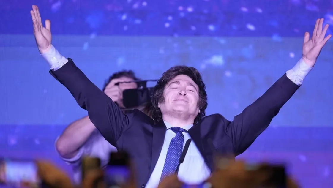 Sorprendente elección de Milei: ganó las PASO con el 30 %, JxC quedó segundo y UxP tercero