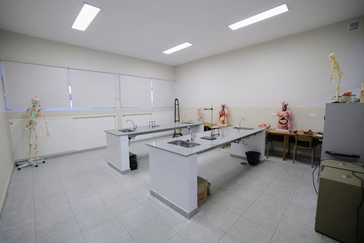 Kicillof y Moccero inauguraron dos aulas y un laboratorio