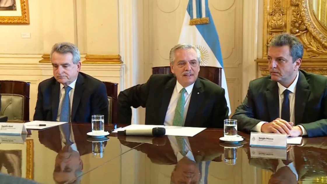 Alberto Fernández oficializó las renuncias de todo su Gabinete