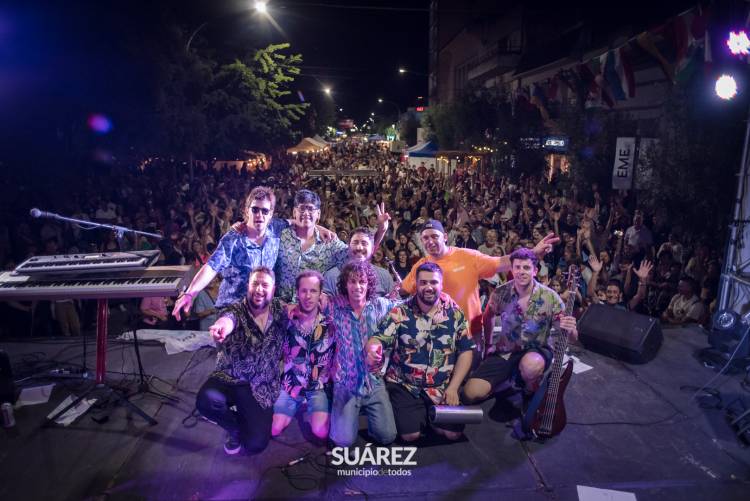 Multitudinaria SuarezPeatonal en el marco de la Fiesta de las Colectividades