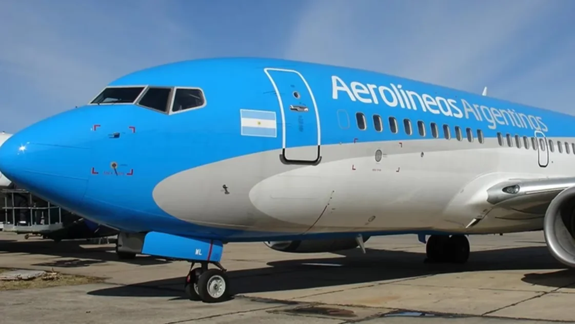 El Gobierno recortó más del @ de los cargos más altos de Aerolíneas Argentinas
