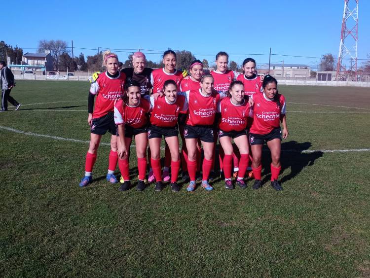 En el Futbol Femenino las chicas del rojo golearon a su clásico rival.