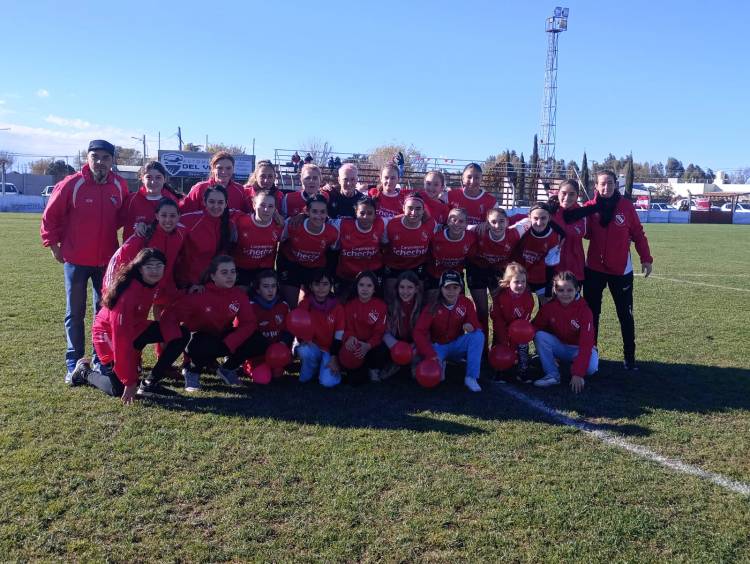 En el Futbol Femenino las chicas del rojo golearon a su clásico rival.
