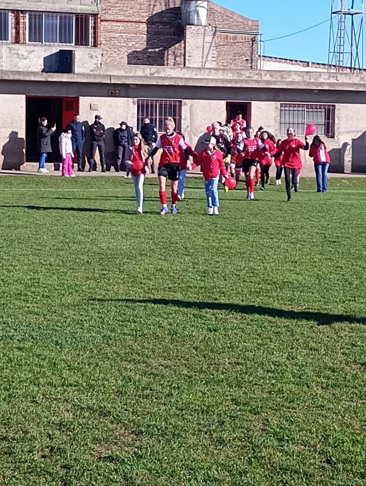 En el Futbol Femenino las chicas del rojo golearon a su clásico rival.