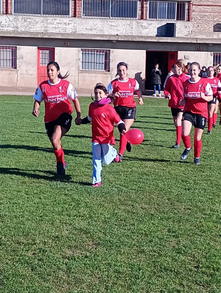 En el Futbol Femenino las chicas del rojo golearon a su clásico rival.