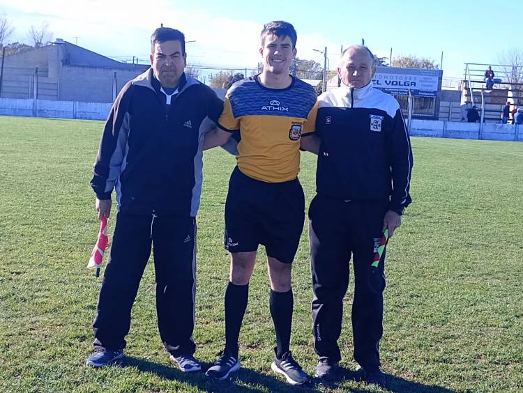En el Futbol Femenino las chicas del rojo golearon a su clásico rival.