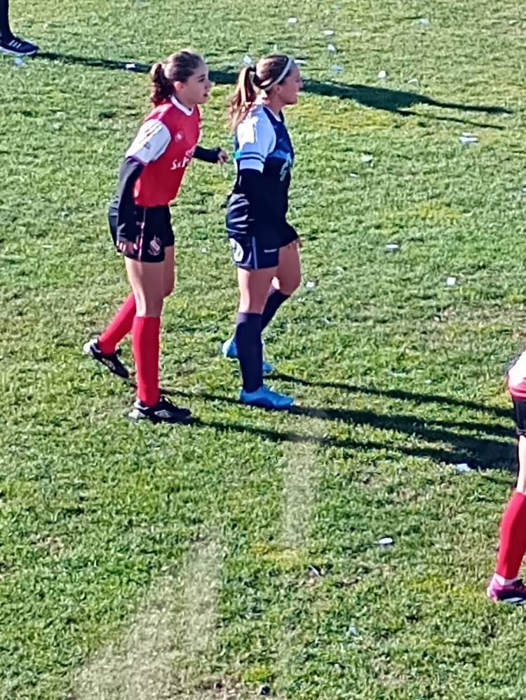 En el Futbol Femenino las chicas del rojo golearon a su clásico rival.