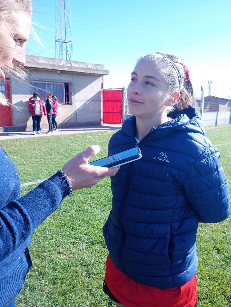 En el Futbol Femenino las chicas del rojo golearon a su clásico rival.